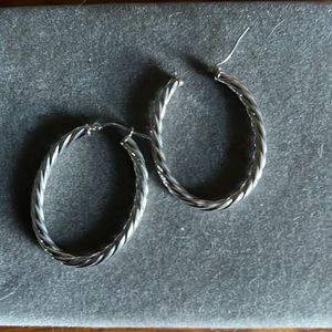 14kt white gold hoop earrings,twisted-oval